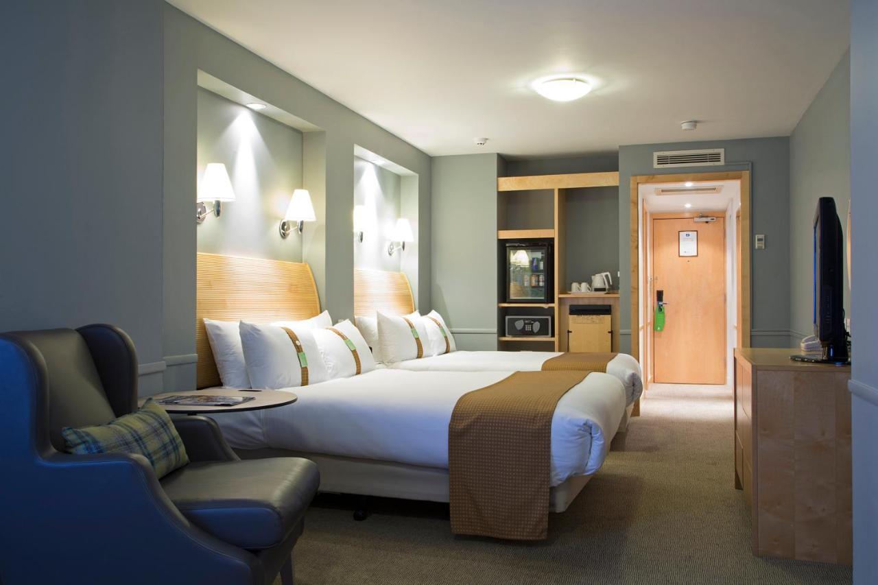 Holiday Inn Guildford By Ihg Bagian luar foto