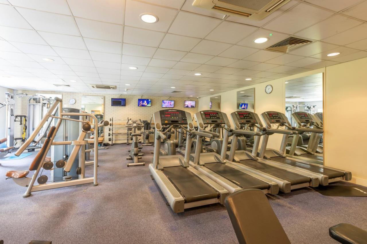Holiday Inn Guildford By Ihg Bagian luar foto