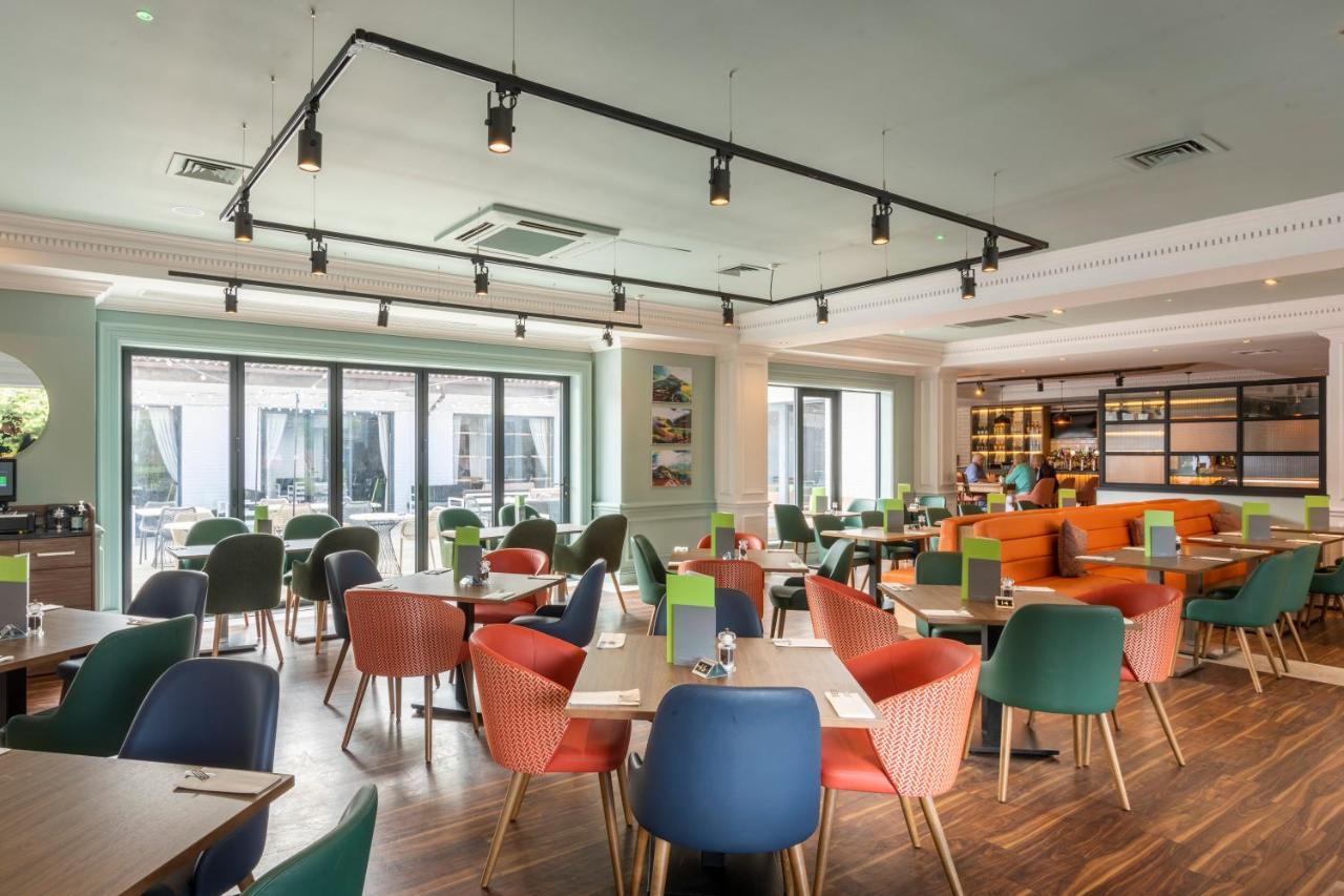 Holiday Inn Guildford By Ihg Bagian luar foto