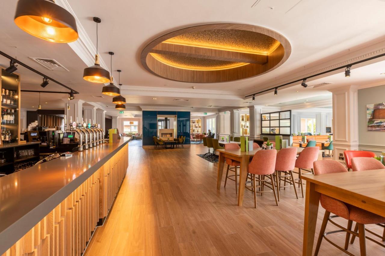 Holiday Inn Guildford By Ihg Bagian luar foto