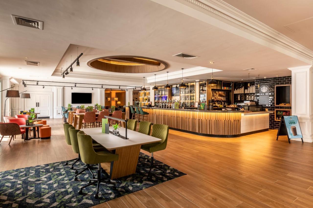 Holiday Inn Guildford By Ihg Bagian luar foto