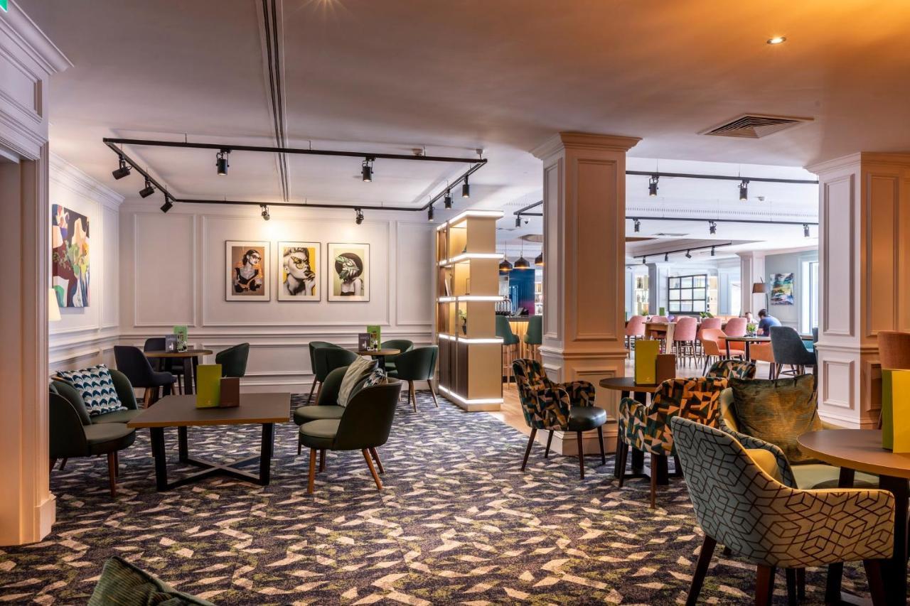Holiday Inn Guildford By Ihg Bagian luar foto