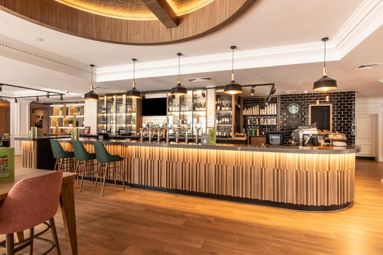 Holiday Inn Guildford By Ihg Bagian luar foto