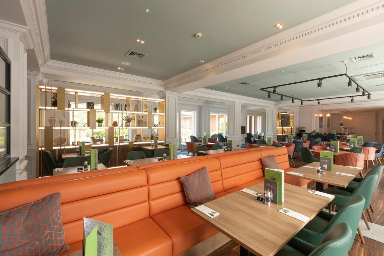 Holiday Inn Guildford By Ihg Bagian luar foto