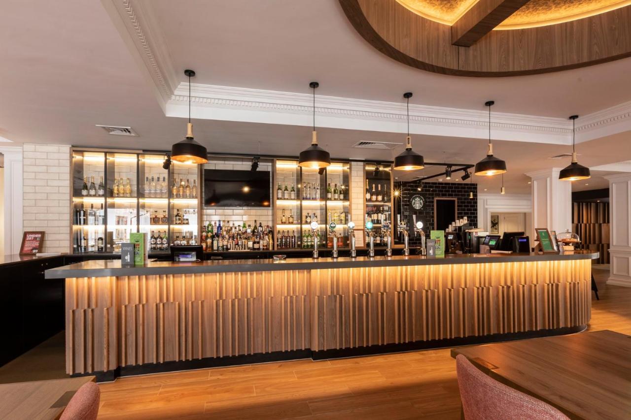 Holiday Inn Guildford By Ihg Bagian luar foto