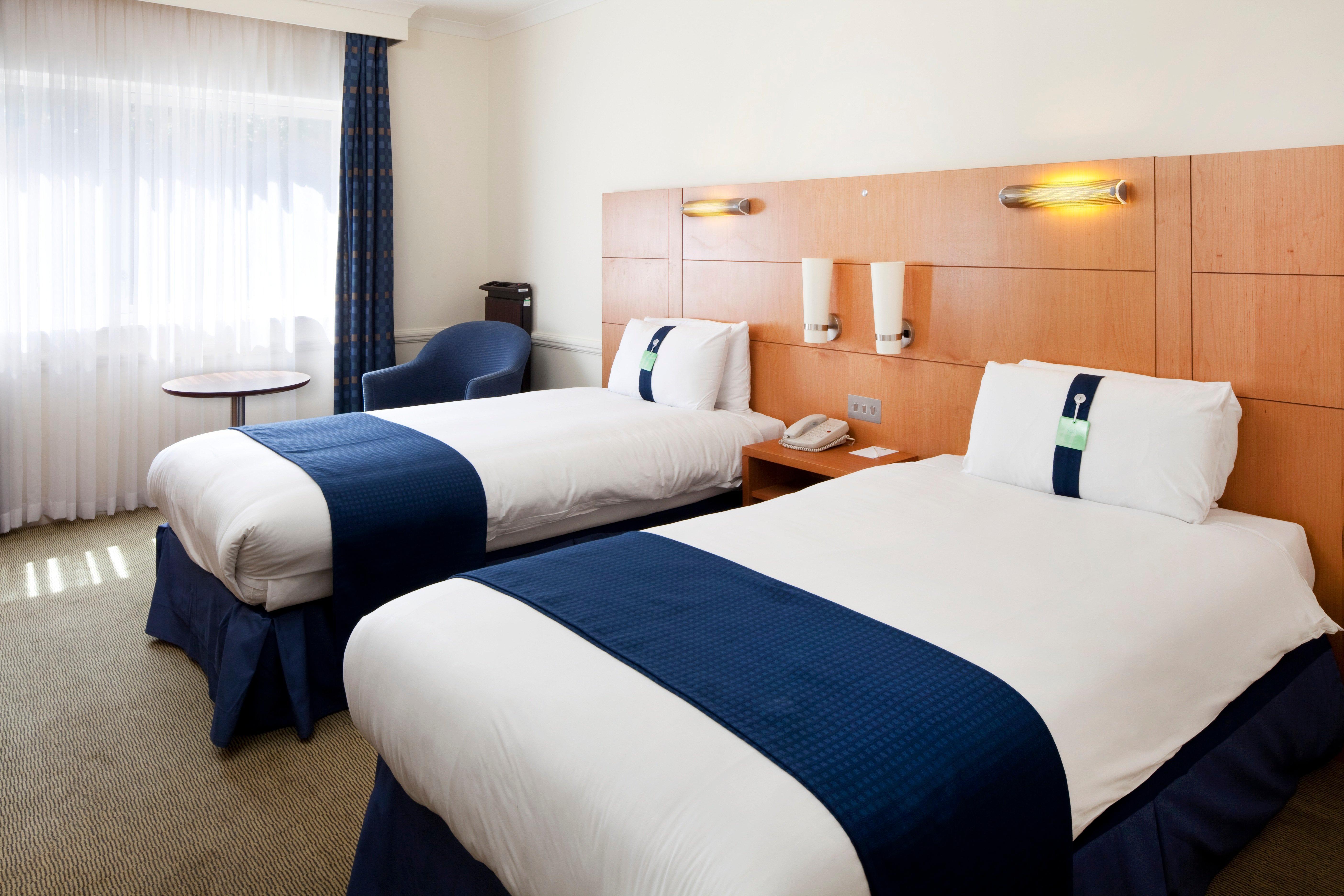 Holiday Inn Guildford By Ihg Bagian luar foto