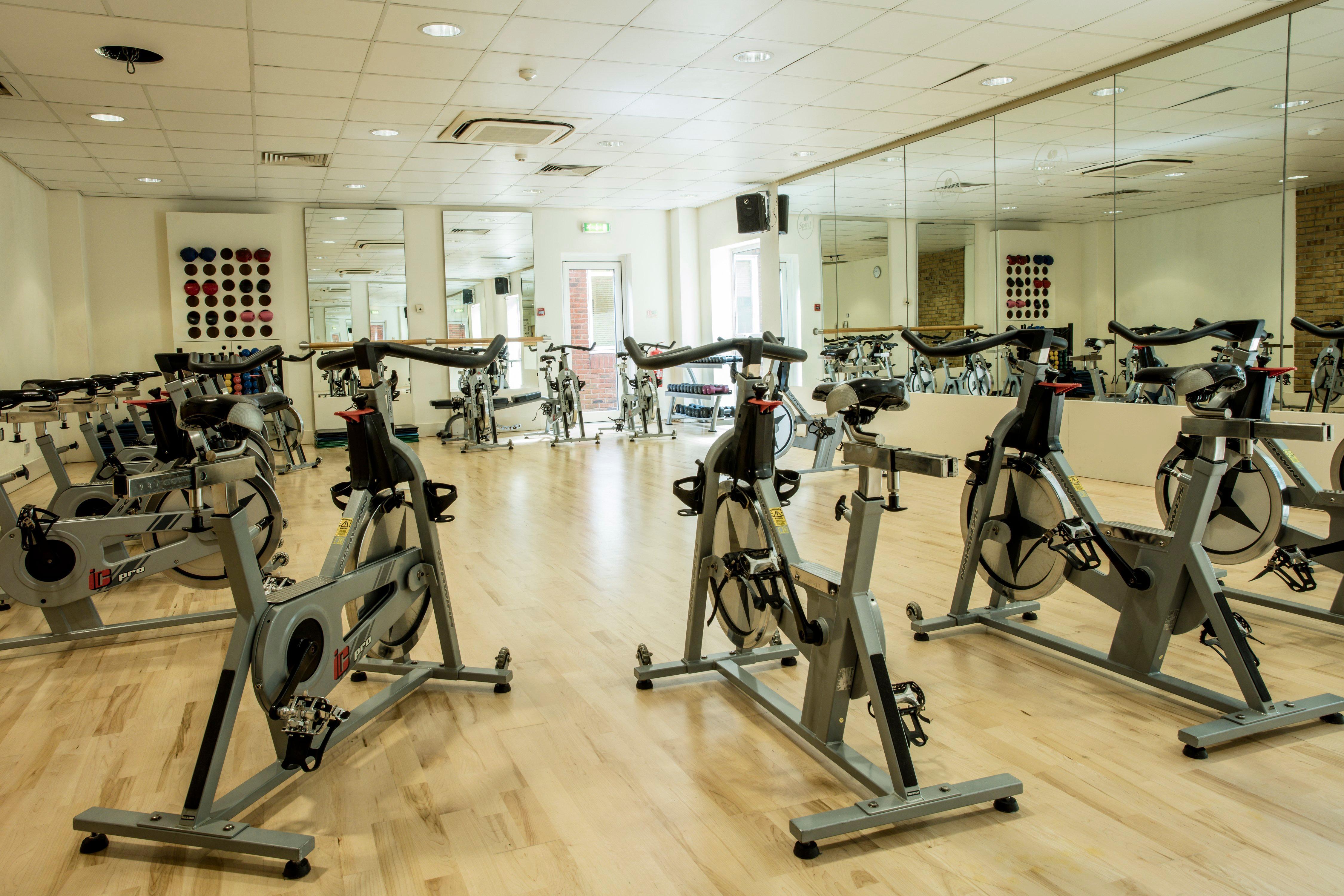 Holiday Inn Guildford By Ihg Bagian luar foto