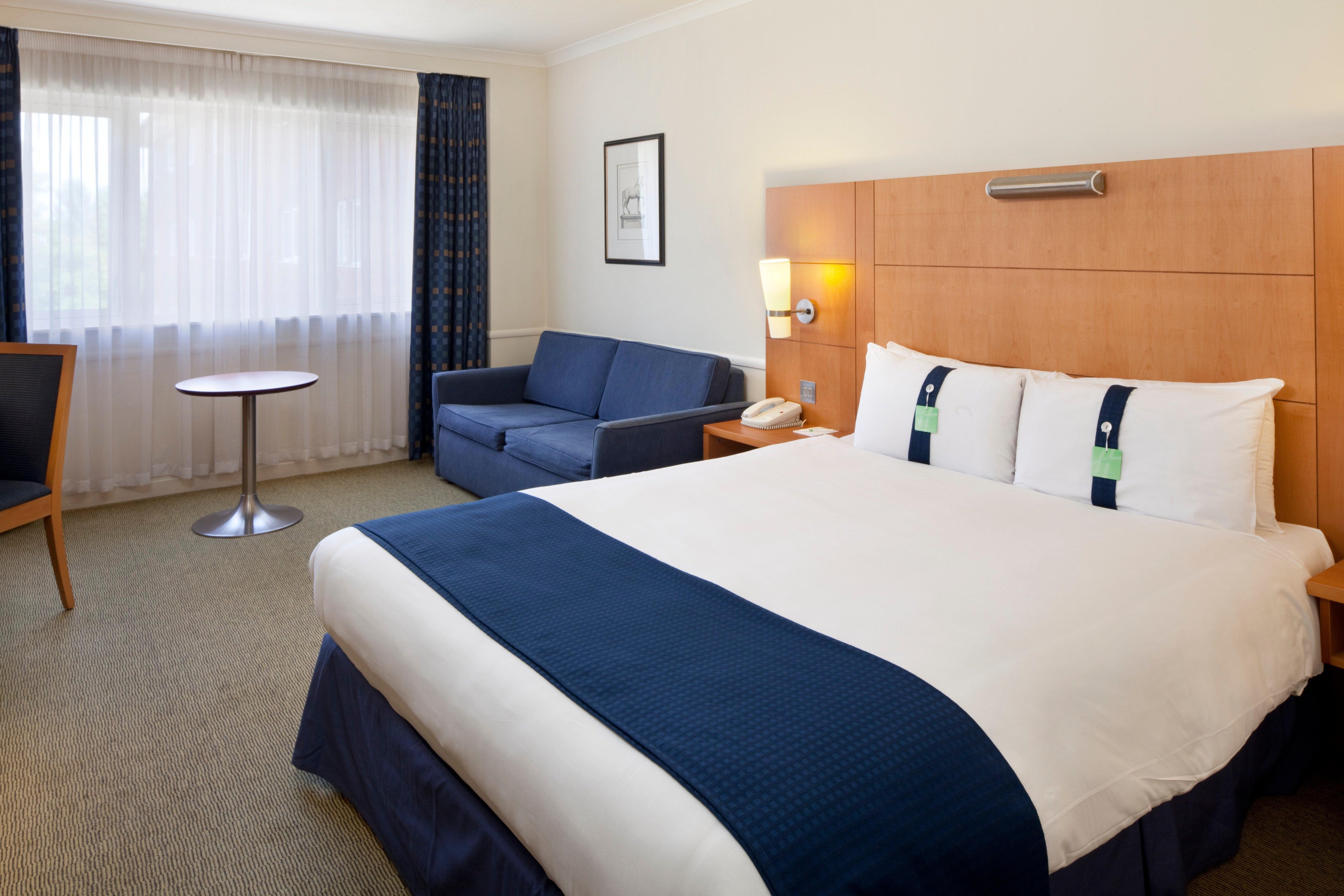 Holiday Inn Guildford By Ihg Bagian luar foto