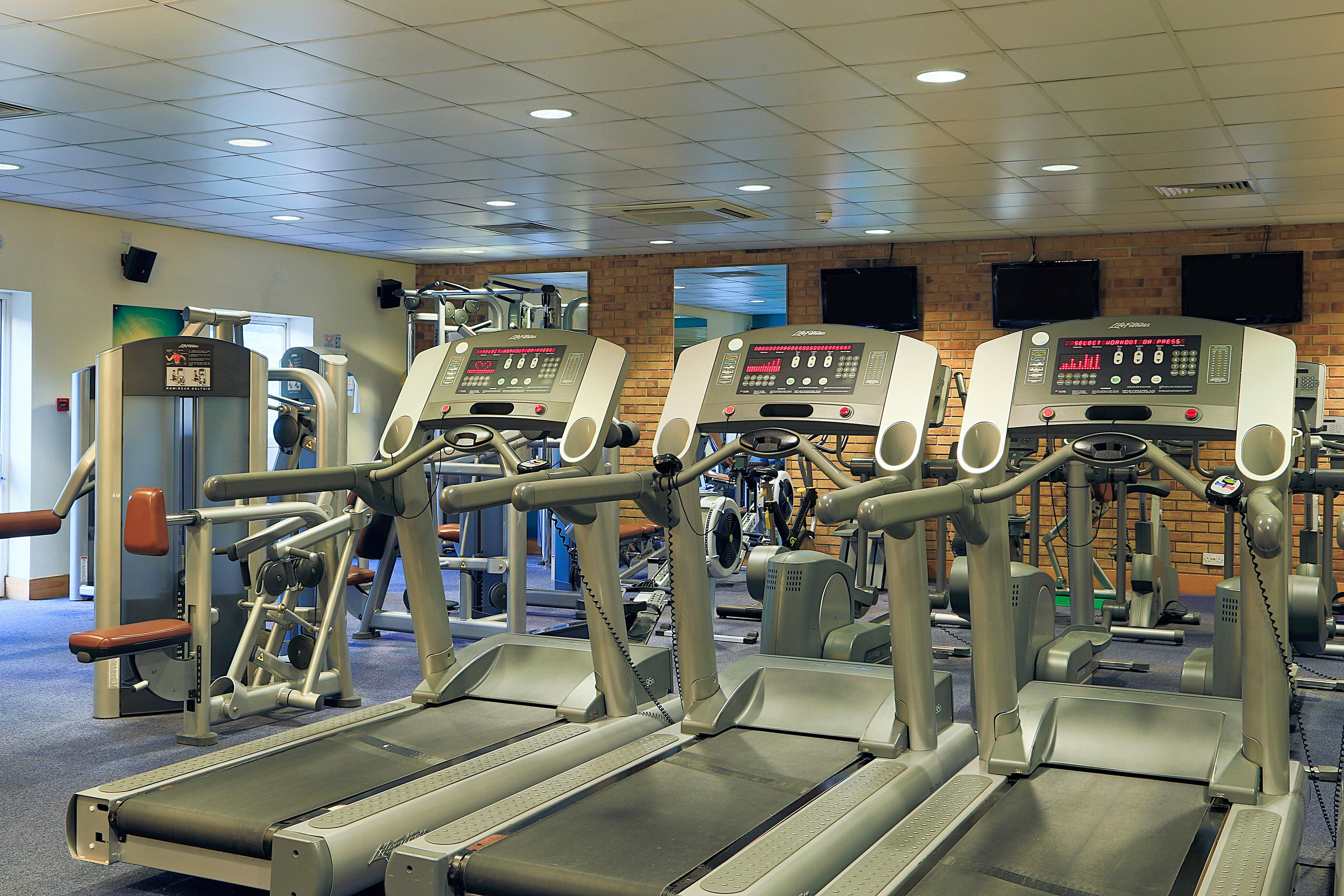 Holiday Inn Guildford By Ihg Bagian luar foto