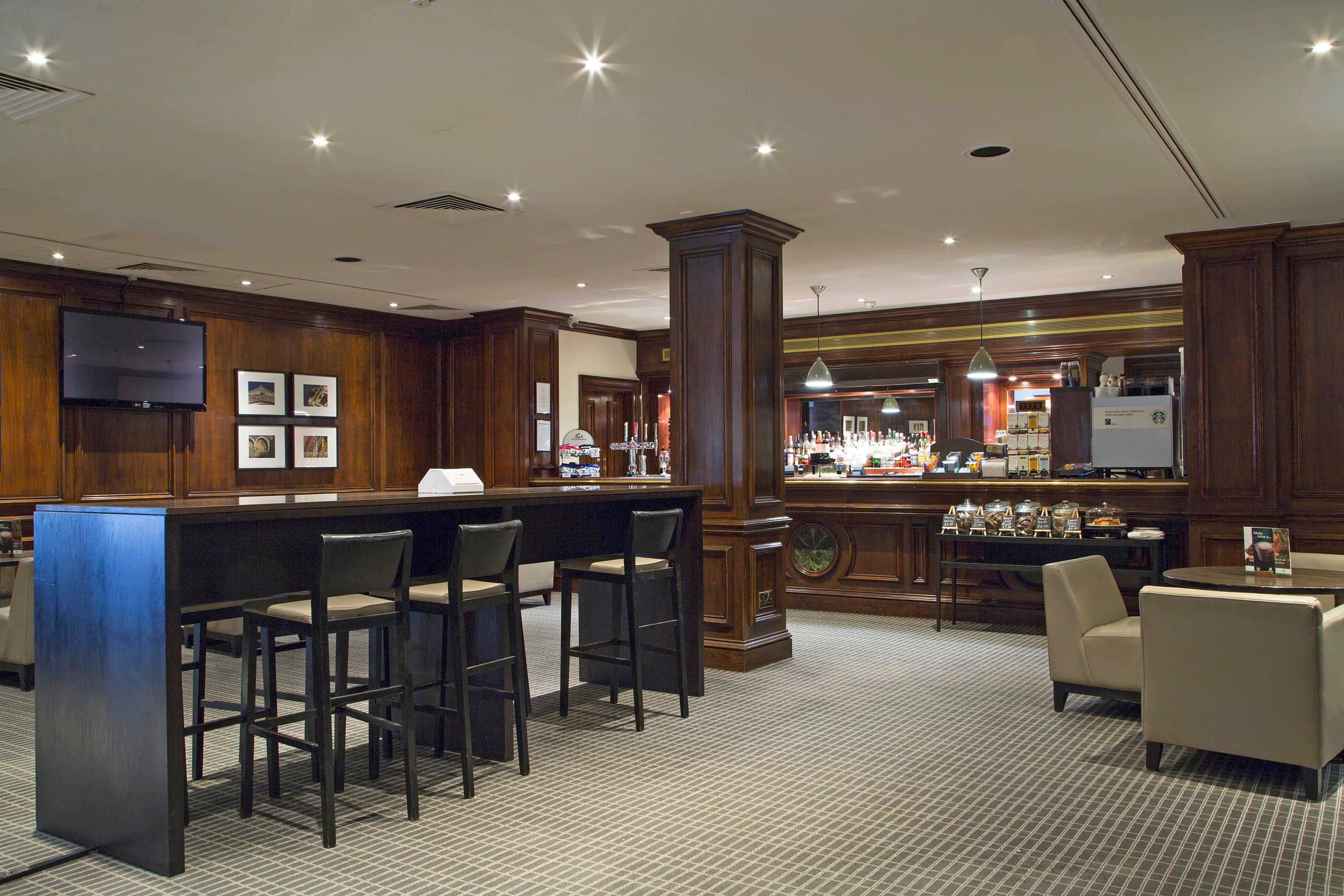 Holiday Inn Guildford By Ihg Bagian luar foto