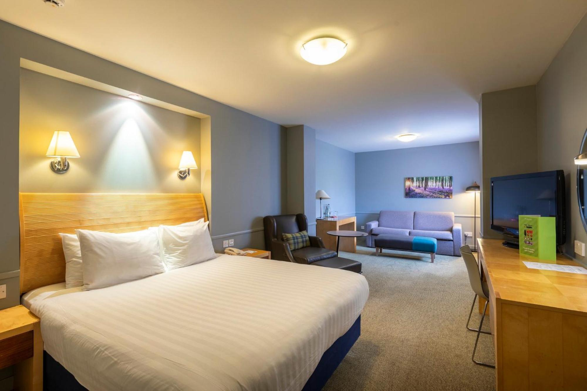 Holiday Inn Guildford, An Ihg Hotel Bagian luar foto